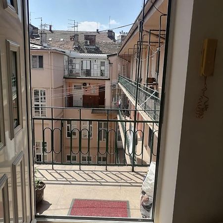 Small Low Cost Studio Белград Екстер'єр фото